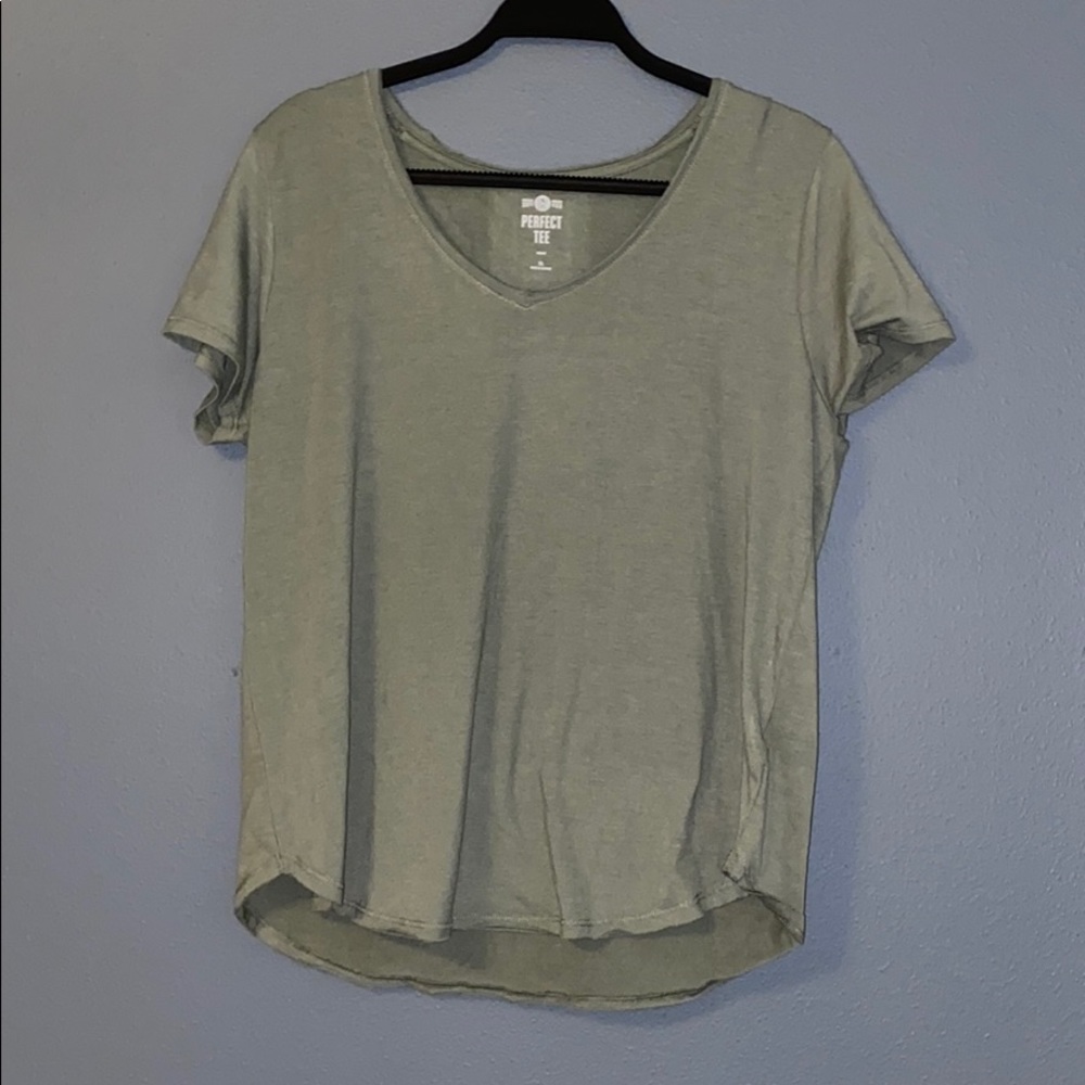 Army green v-neck T-shirt